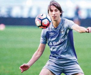 Jogador saiu no 1º tempo do clássico Grenal 