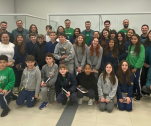 Colaboradores receberam a primeira turma de alunos participantes do Projeto Liderança Jovem na agência do Sicredi Cidade Alta, em Encantado.