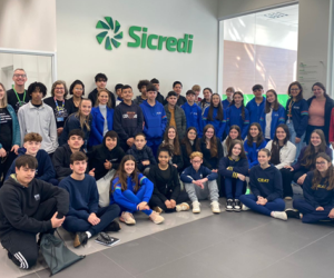 Visita dos alunos na agência do Sicredi de Roca Sales