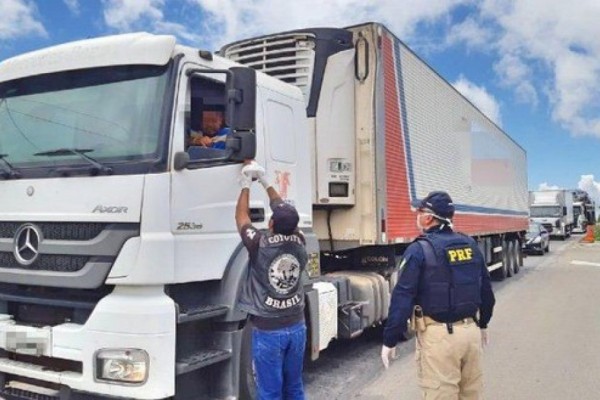 Caminhoneiros, motoristas de transportes coletivo e trabalhadores portuários foram incluidos no grupo da segunda fase da campanha 