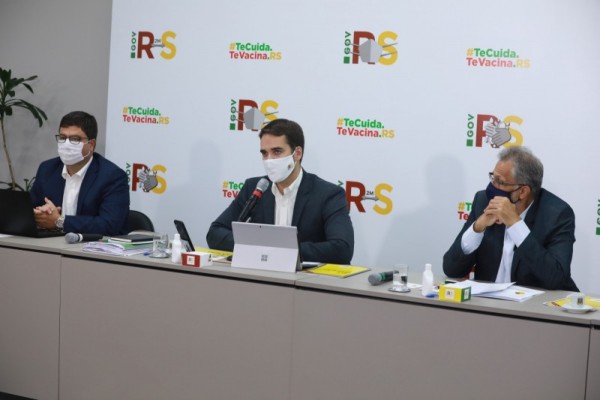 Governador Leite apresentou a proposta juntamente com os secretários Agostinho Meirelles (E) e Faisal Karam 