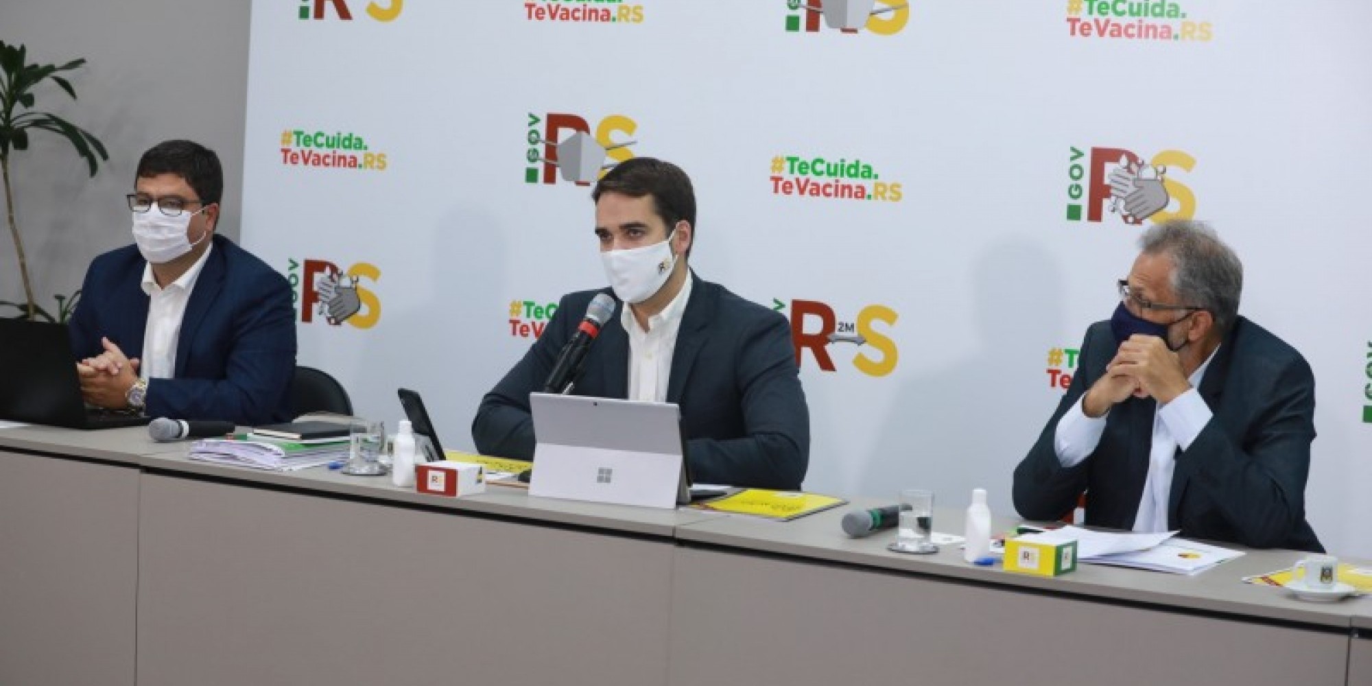 Governador Leite apresentou a proposta juntamente com os secretários Agostinho Meirelles (E) e Faisal Karam Governador Leite apresentou a proposta juntamente com os secretários Agostinho Meirelles (E) e Faisal Karam
