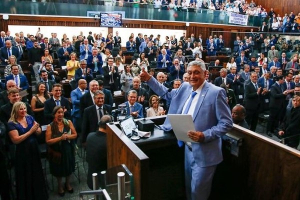 Adolfo Brito toma posse como Presidente da Assembleia Legislativa