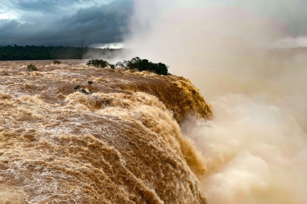 Cataratas do Iguaçu tem a terceira maior vazão da história