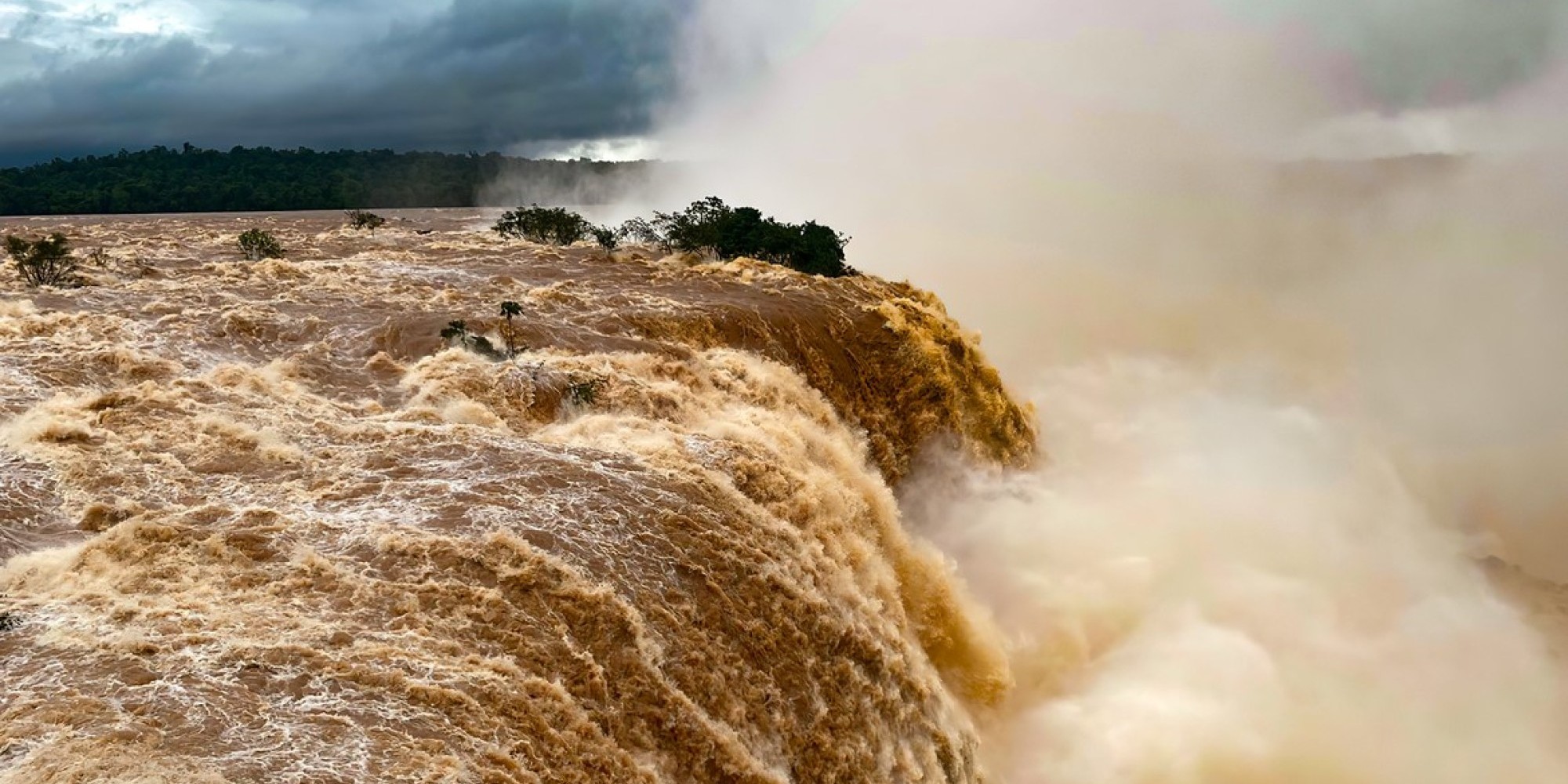 Cataratas do Iguaçu tem a terceira maior vazão da história