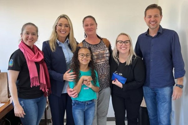 Óculos de grau gratuitos são entregues à comunidade