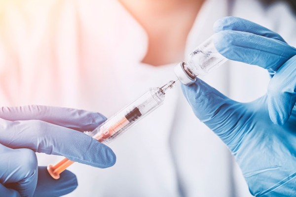 Inglaterra lançará injeção mundial administrada em sete minutos para tratar câncer