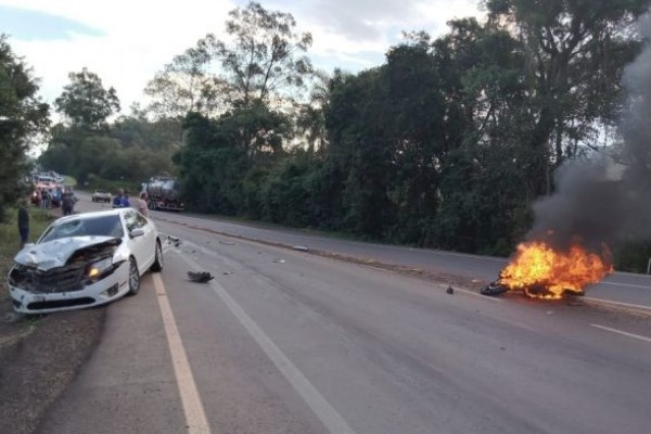 Motociclista vítima de acidente permanece em estado crítico no HBB