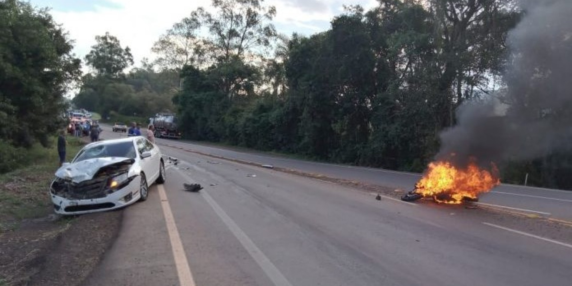 Motociclista vítima de acidente permanece em estado crítico no HBB