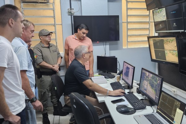Comitiva de Encantado visita Secretaria de Segurança Pública de Lajeado