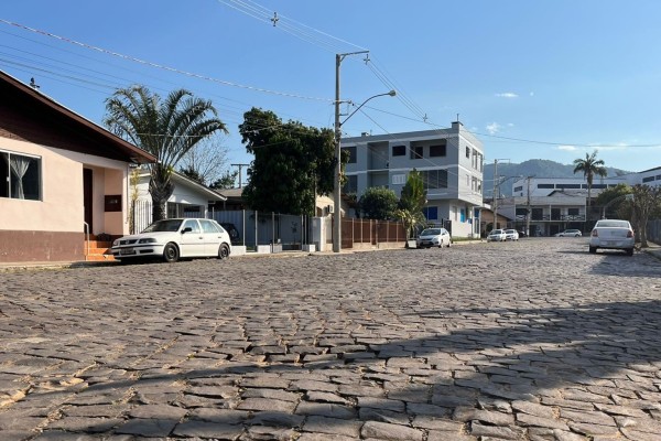 Moradores da rua Relvado em Encantado serão contemplados com asfalto