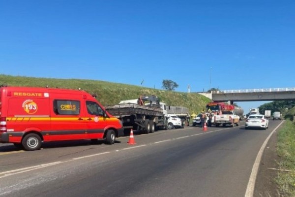 Acidente deixa casal morto e crianças feridas na BR 386