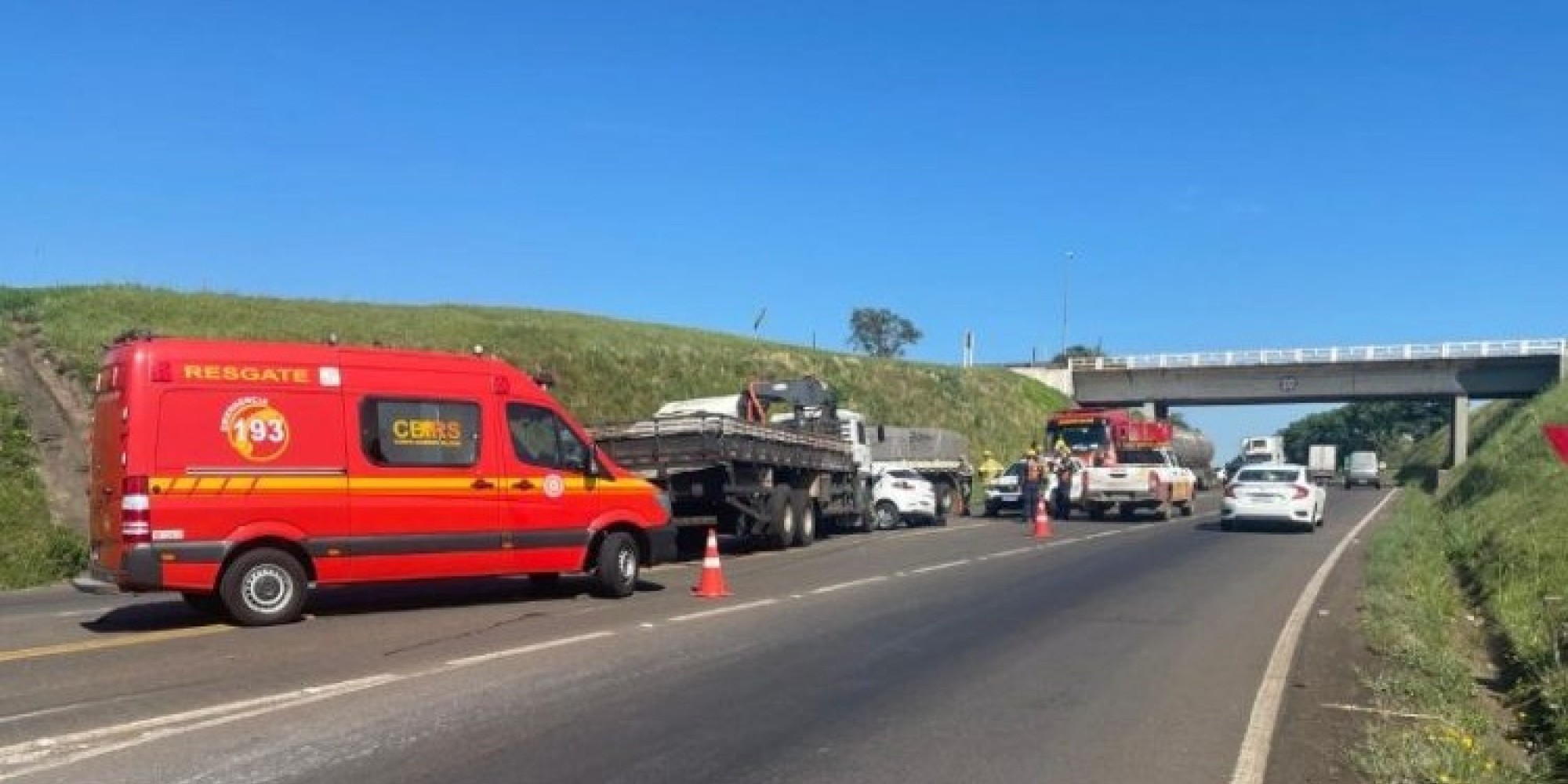 Acidente deixa casal morto e crianças feridas na BR 386