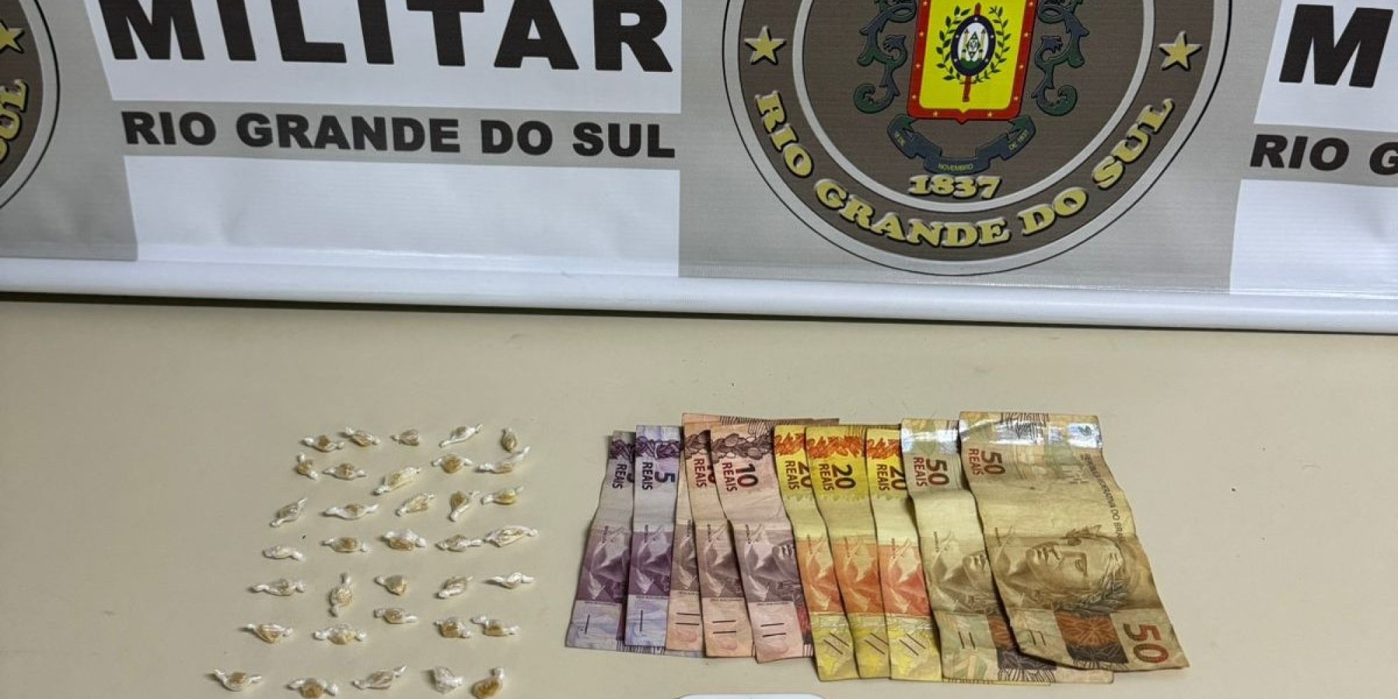 Jovem é preso por tráfico de drogas no Jardim do Trabalhador em Encantado