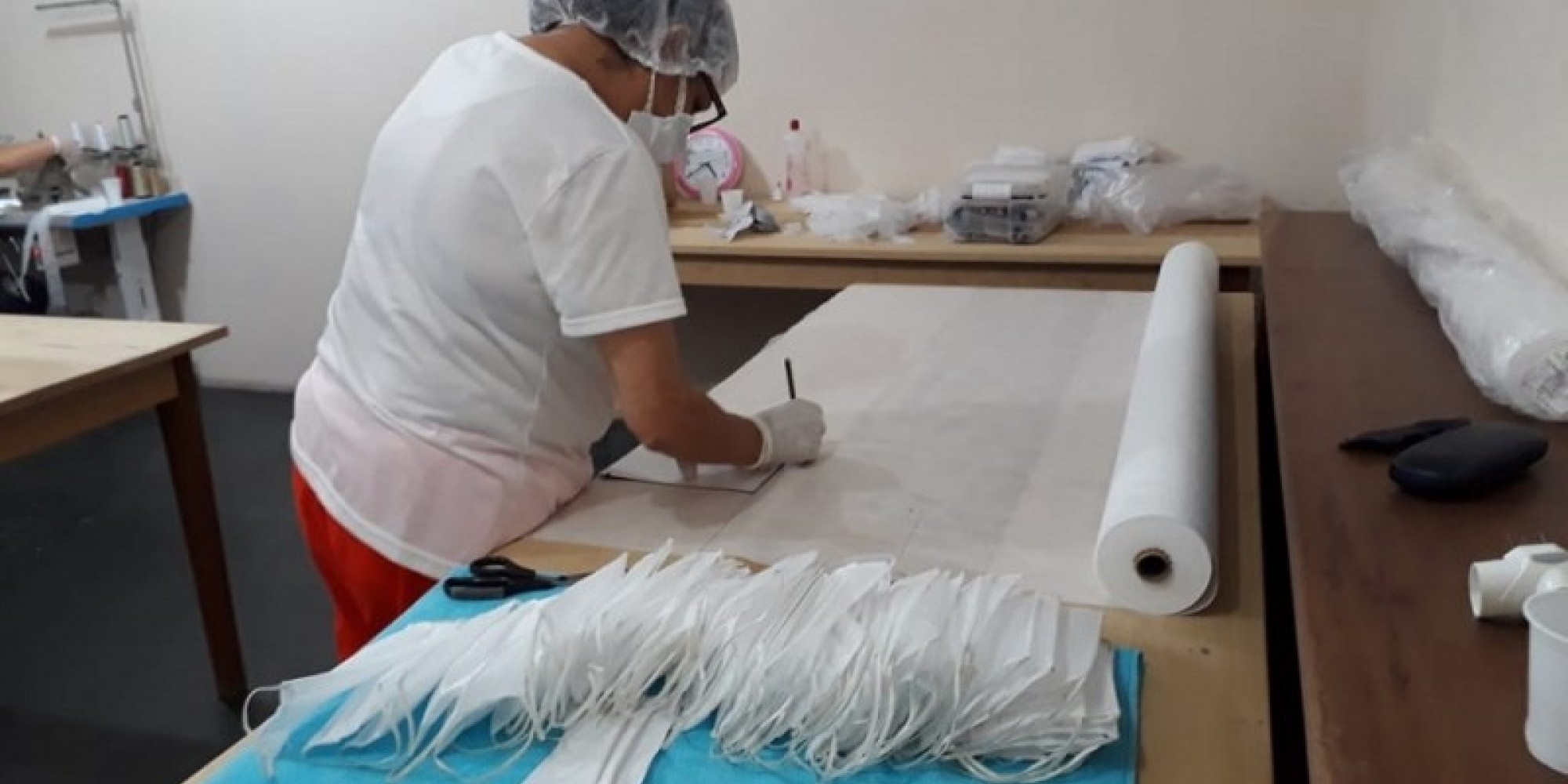  Máscaras são confeccionadas em tecidos TNT duplo