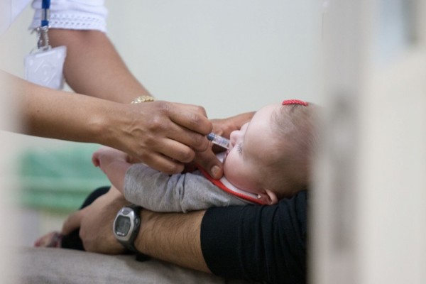 Meta é vacinar, no mínimo, 95% das crianças de até cinco anos contra a poliomielite no RS