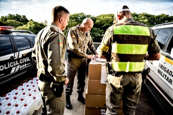  Foram entregues 55 mil pares de luvas descartáveis, 8,1 mil escudos faciais, 17 mil máscaras e 1,5 mil litros de álcool gel 