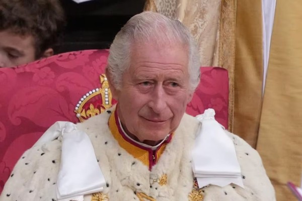  “Não venho para ser servido, mas para servir”, diz rei Charles III na coroação