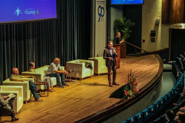 Jonas Calvi foi painelista em seminário sobre desastre climático de 2024
