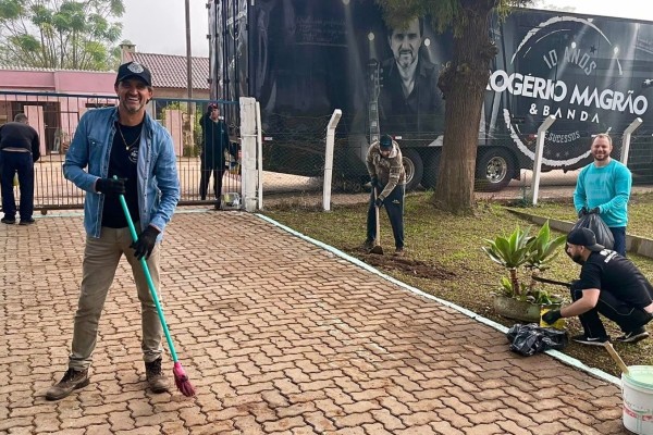 Rogério Magrão e Banda em Taquari, na ajuda após a enchente