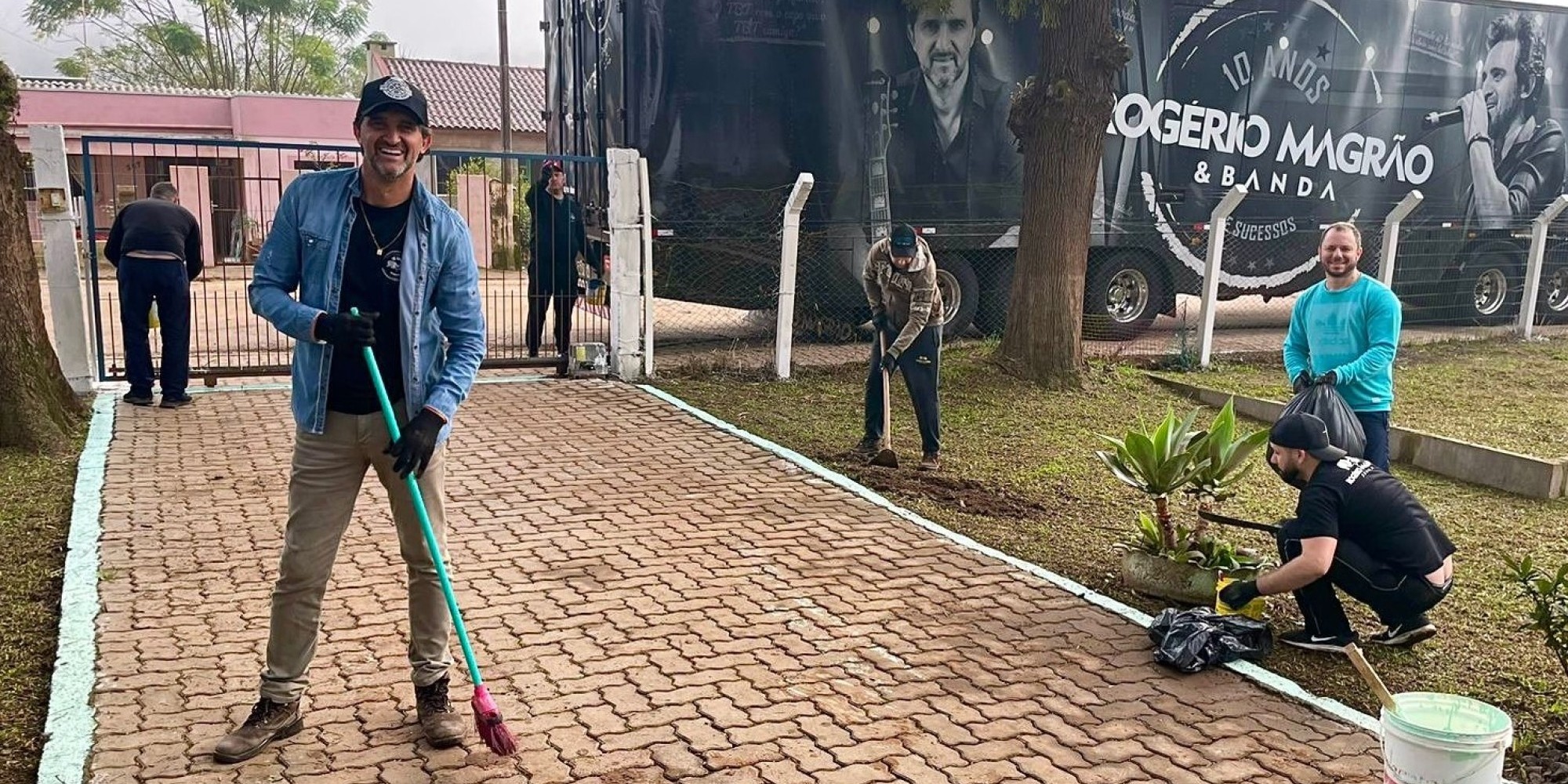 Rogério Magrão e Banda em Taquari, na ajuda após a enchente