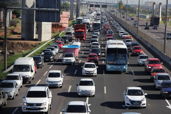 Além de equalizar o valor do serviço para todos os veículos, a mudança busca incentivar a regularização da frota, especialmente de duas rodas