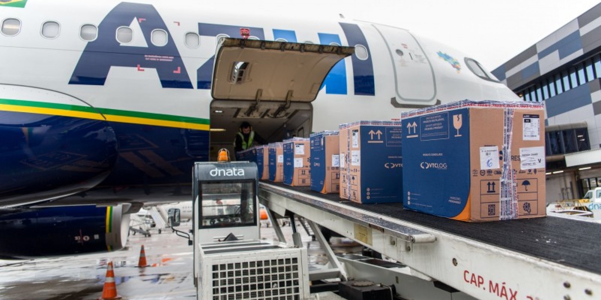 Avião vindo de Guarulhos pousou no aeroporto da capital gaúcha às 14h48min