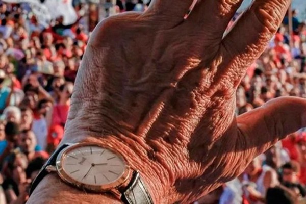 TCU decide Lula pode ficar com relógio recebido como presente
