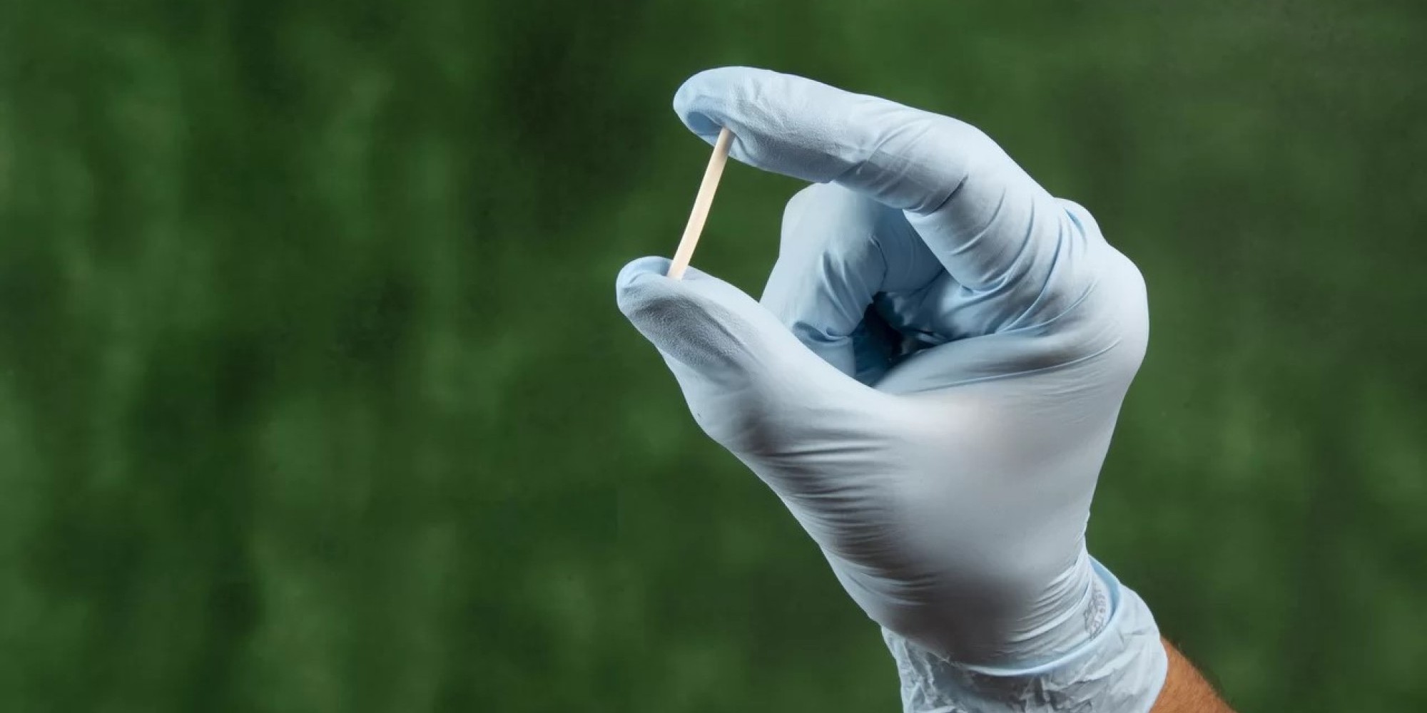 Chip da beleza: riscos e efeitos preocupam especialistas e Anvisa