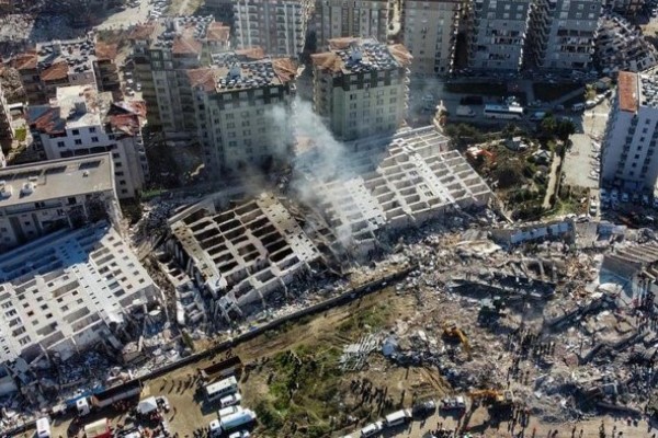 Autoridades contabilizam mais de 17 mil mortos na Turquia e na Síria