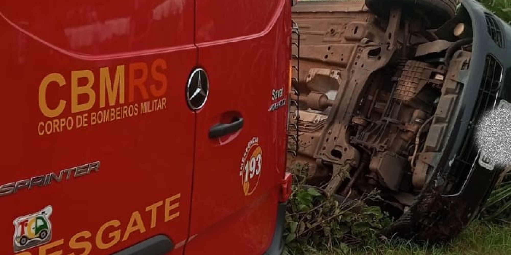 Após perder o controle do carro, mulher capota no interior de Estrela