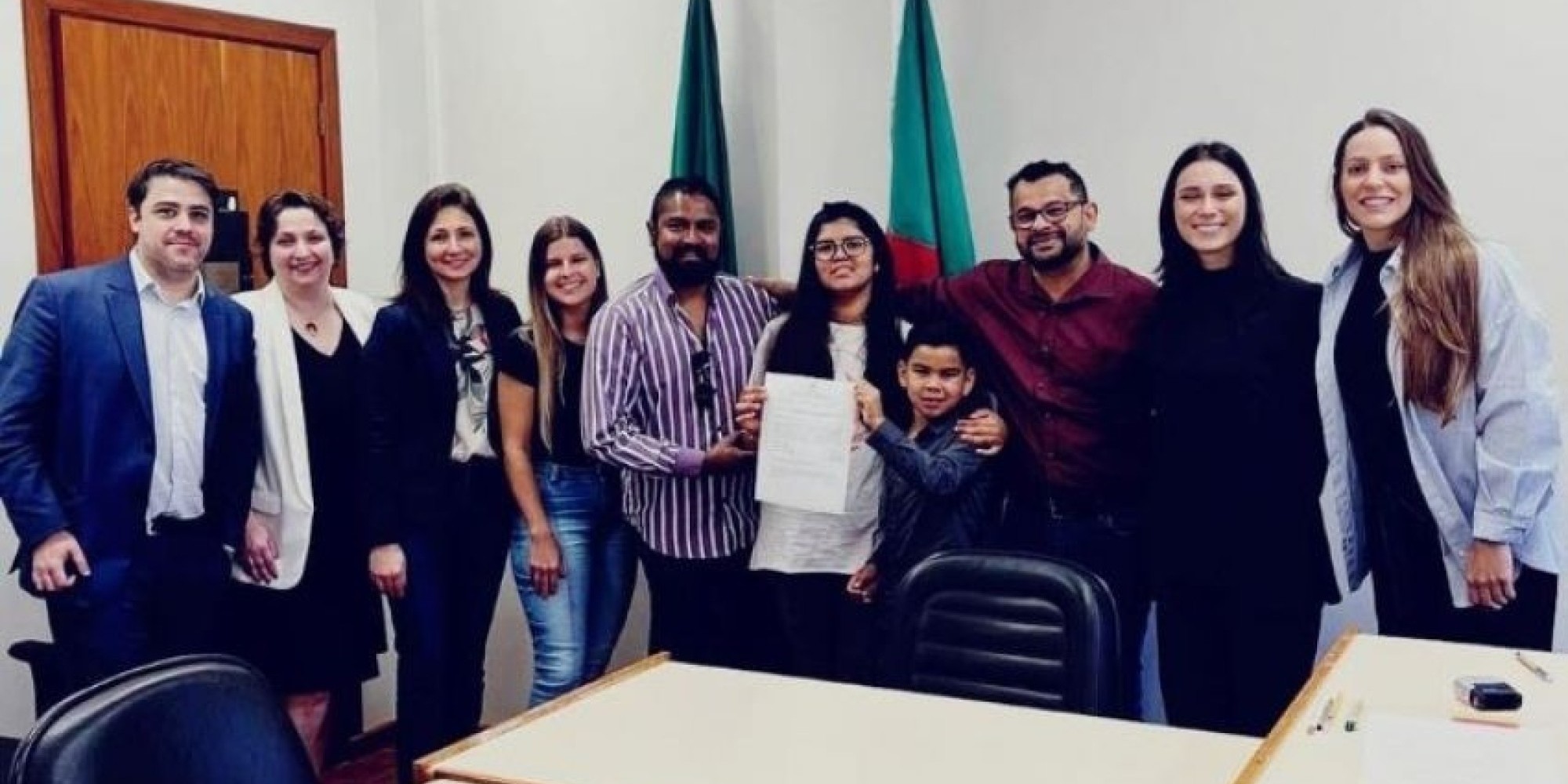 Irmãos gaúchos são adotados por casal indiano e iniciam nova vida nos EUA
