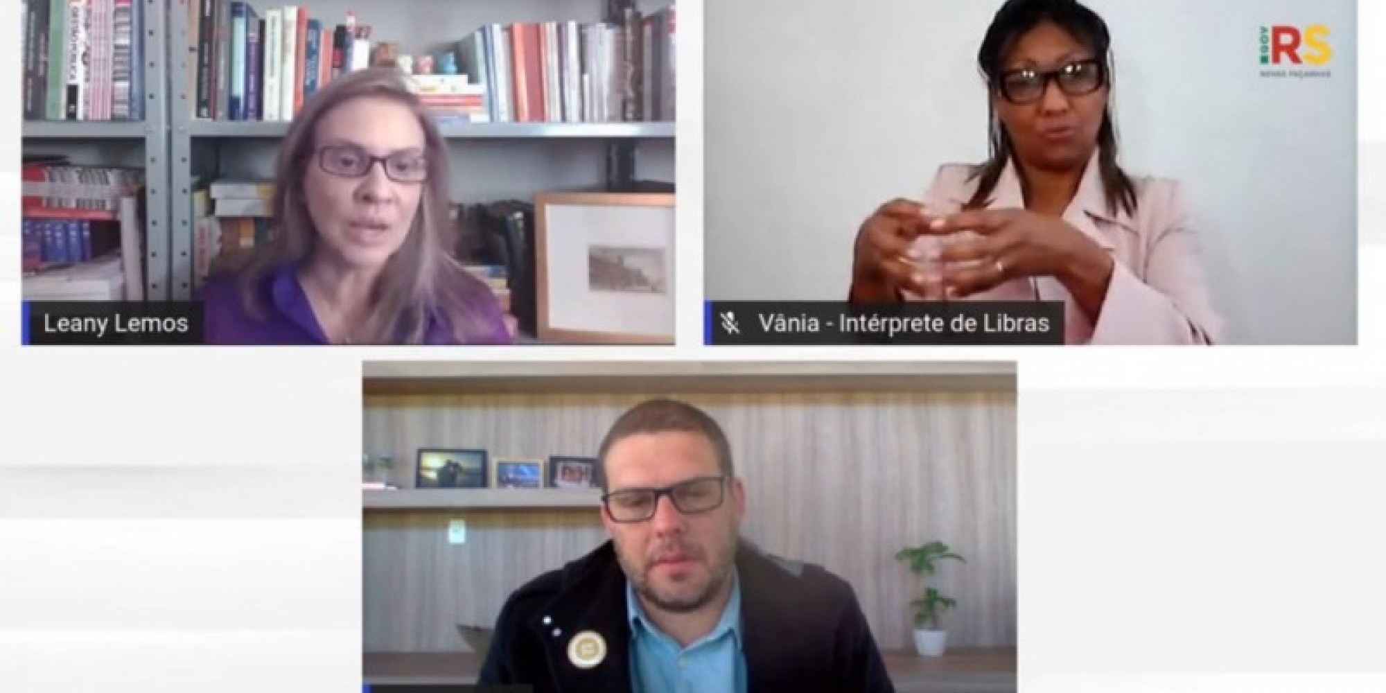  Coordenadora do Comitê de Dados, Leany Lemos, reitor Hallal, e Vânia, intérprete de Libras, durante a transmissão nesta quinta