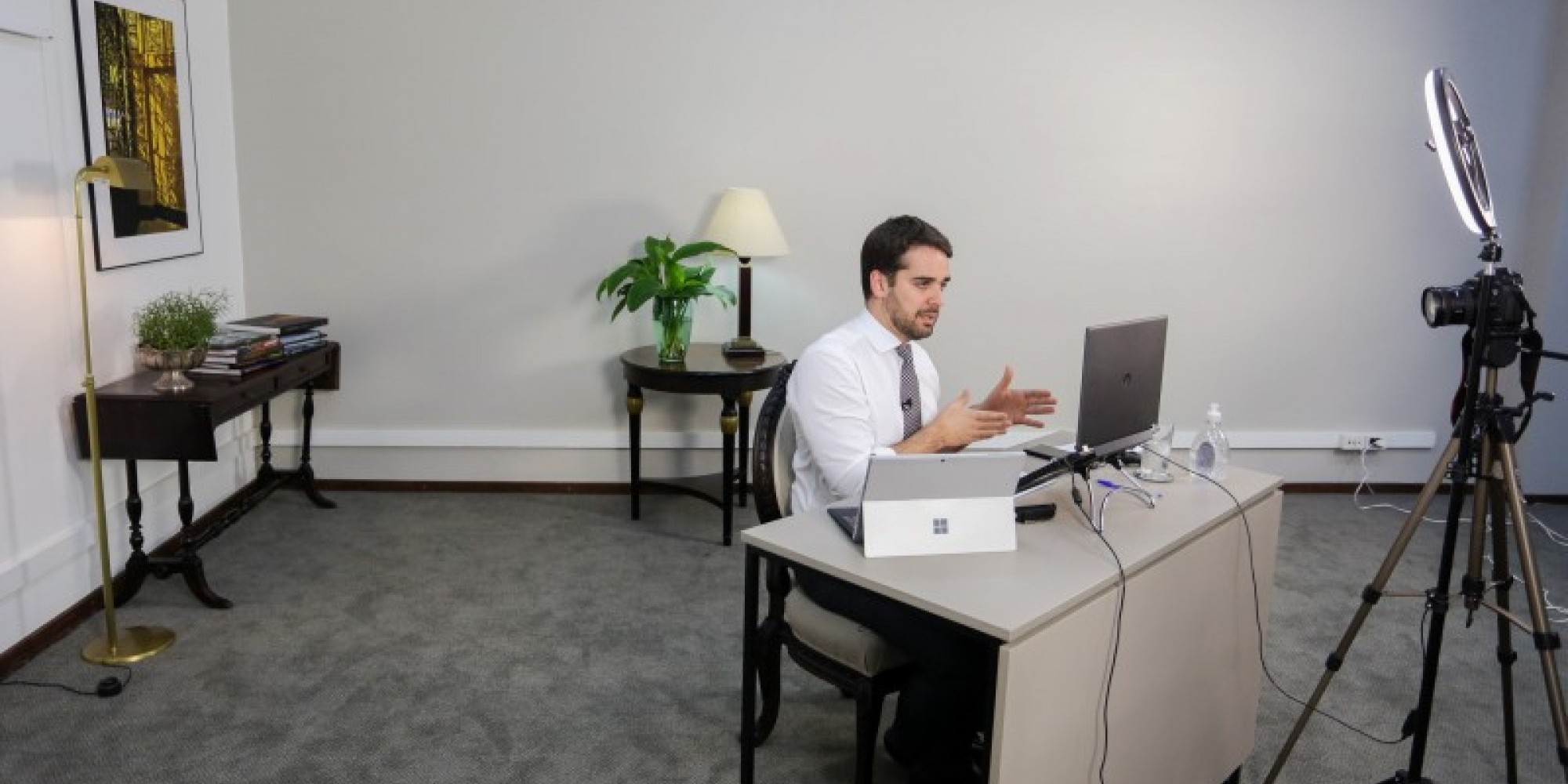  -Embora o momento mais difícil tenha passado e estejamos vendo estabilização, não significa que possamos relaxar-, disse Leite 