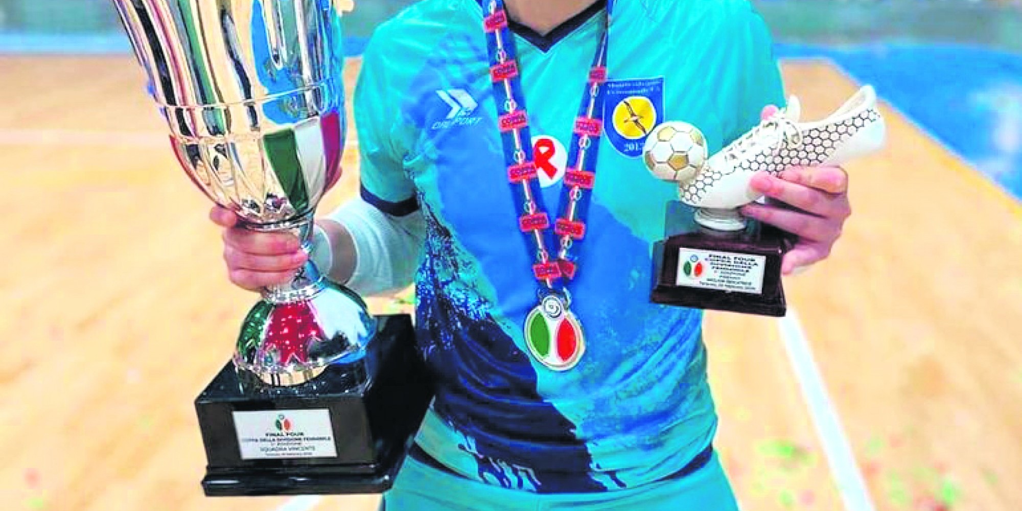 Jogadora foi eleita 3ª melhor do mundo na posição Jogadora foi eleita 3ª melhor do mundo na posição