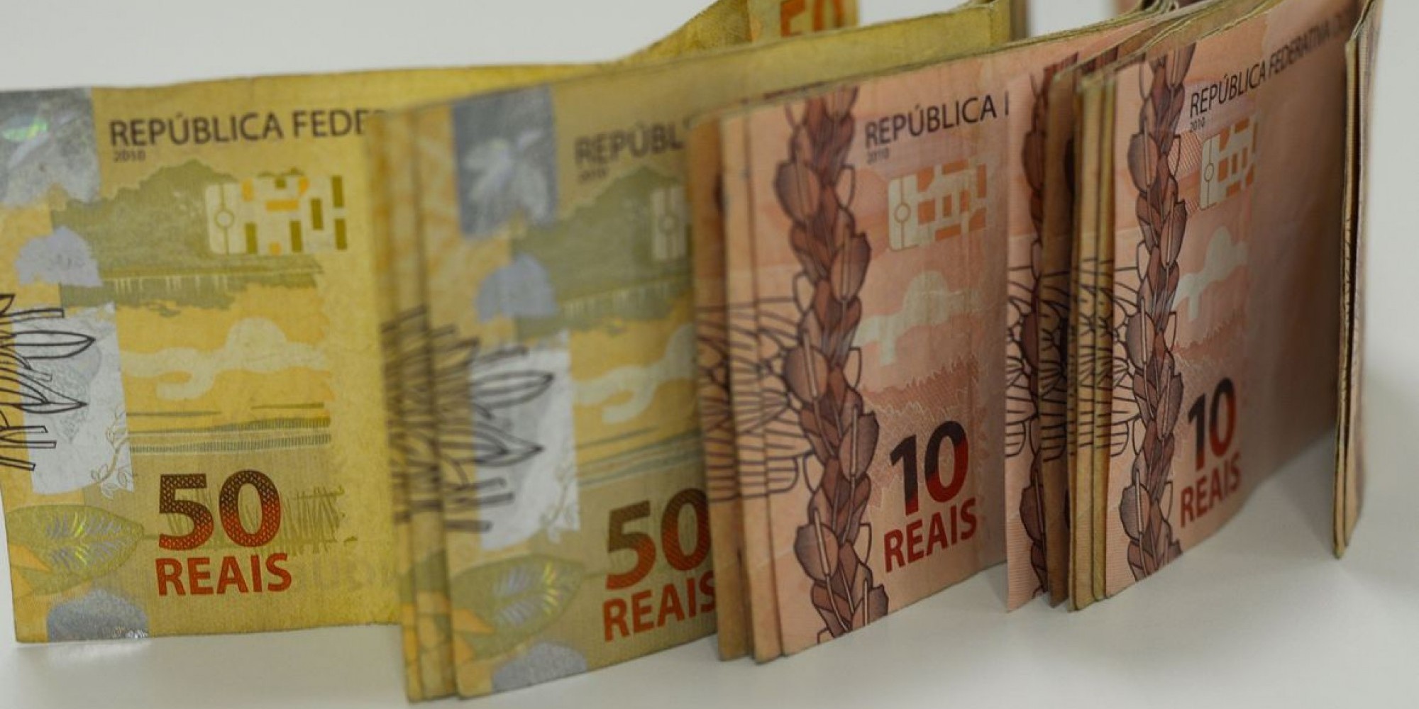 Governo propõe salário mínimo de R$ 1.147 para 2022