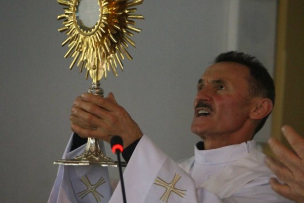 Atuação intensa nas comunidades e admiração dos encantadenses: Padre Hermes Pergher completa 64 anos 