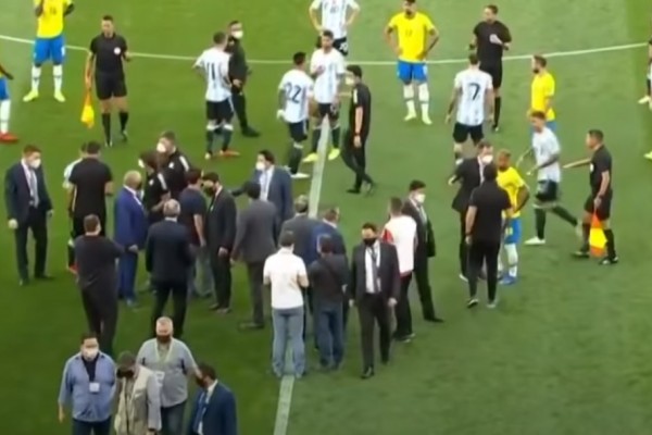 Jogo foi paralisado aos cinco minutos de partida