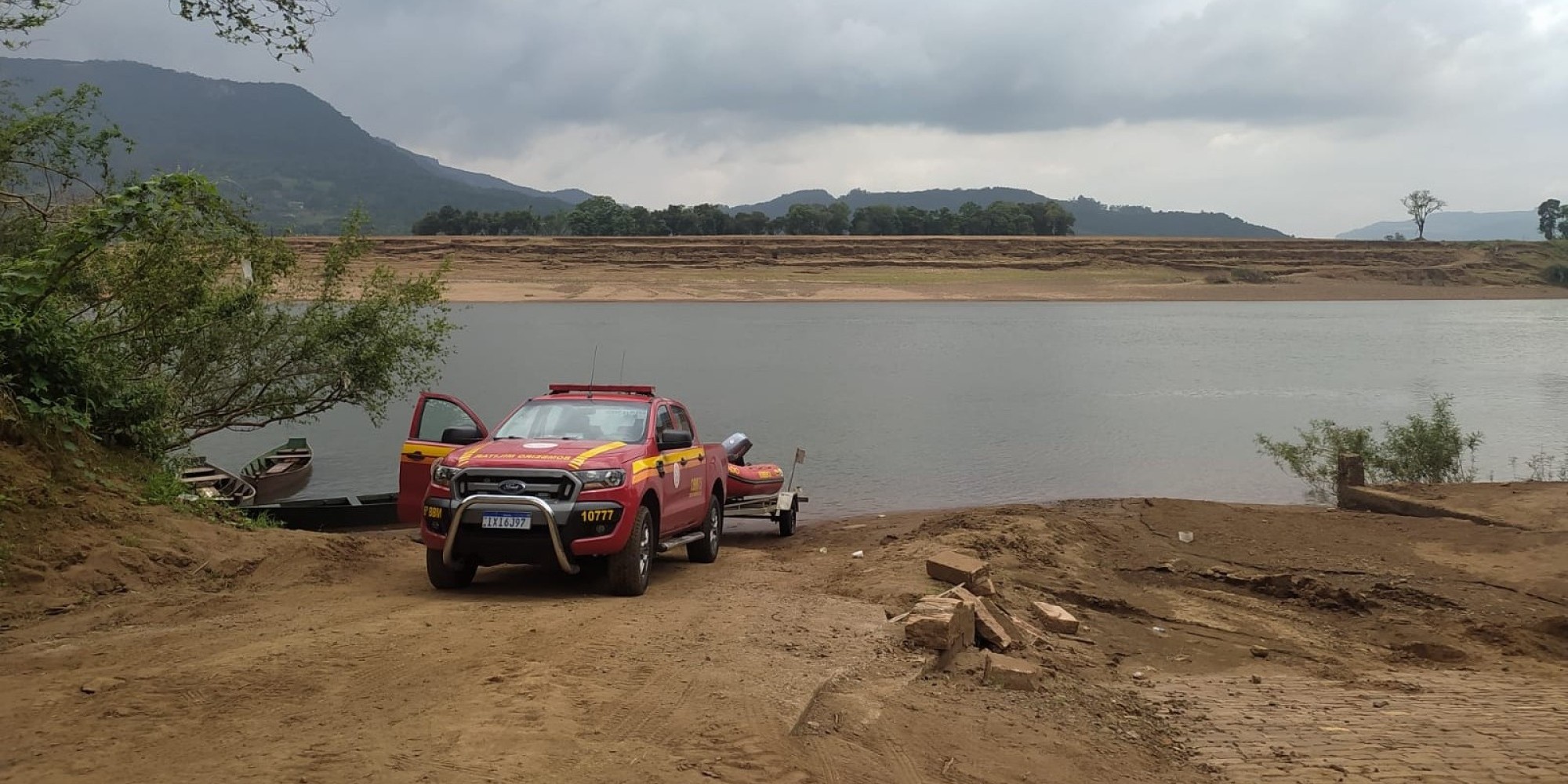Bombeiros encontram corpo em decomposição no Rio Taquari