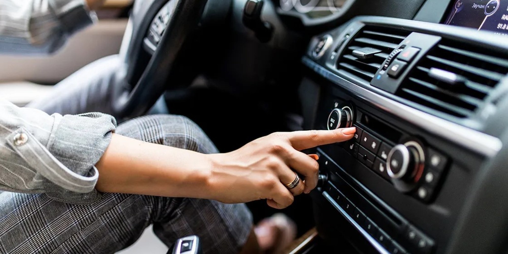 Pesquisa de Audição de Rádio 2023 aponta que 69% ouvem rádio de forma tradicional nos EUA