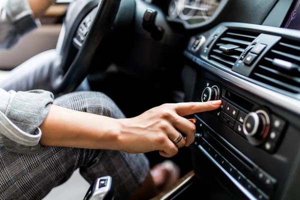 Pesquisa de Audição de Rádio 2023 aponta que 69% ouvem rádio de forma tradicional nos EUA