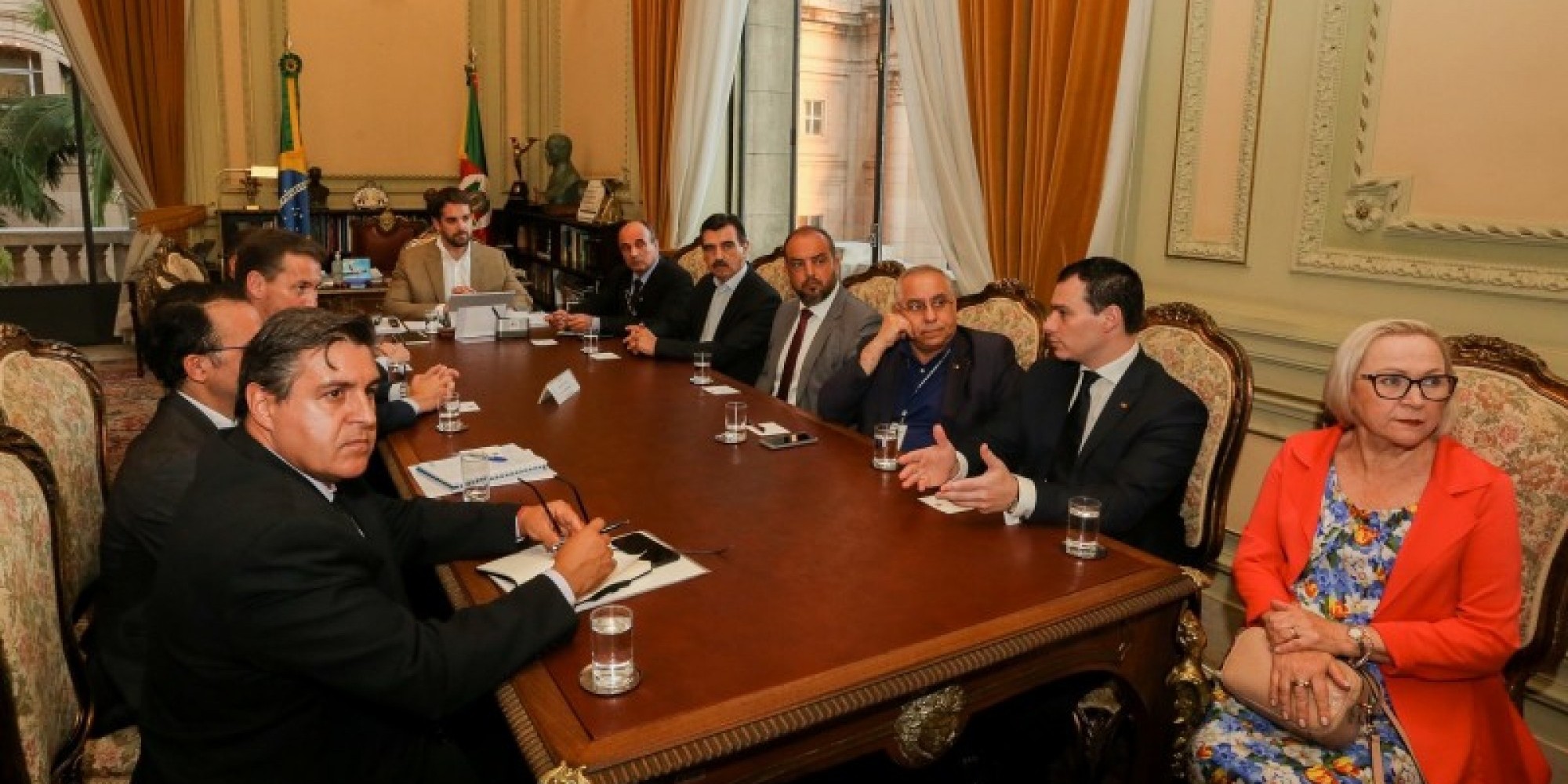 Medidas foram apresentadas aos chefes de Poderes durante reunião conduzida pelo governador Leite com a presença de secretários