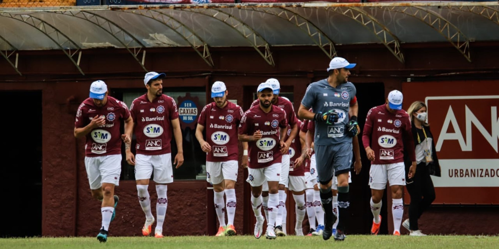 Caxias garantiu a classificação com goleada diante do São Caetano Caxias garantiu a classificação com goleada diante do São Caetano