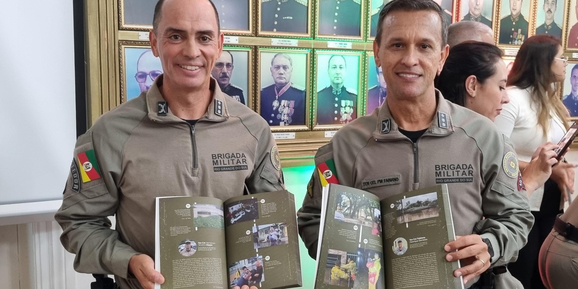 Comandantes do 22° e do 40° BPM participam de lançamento do livro da BM