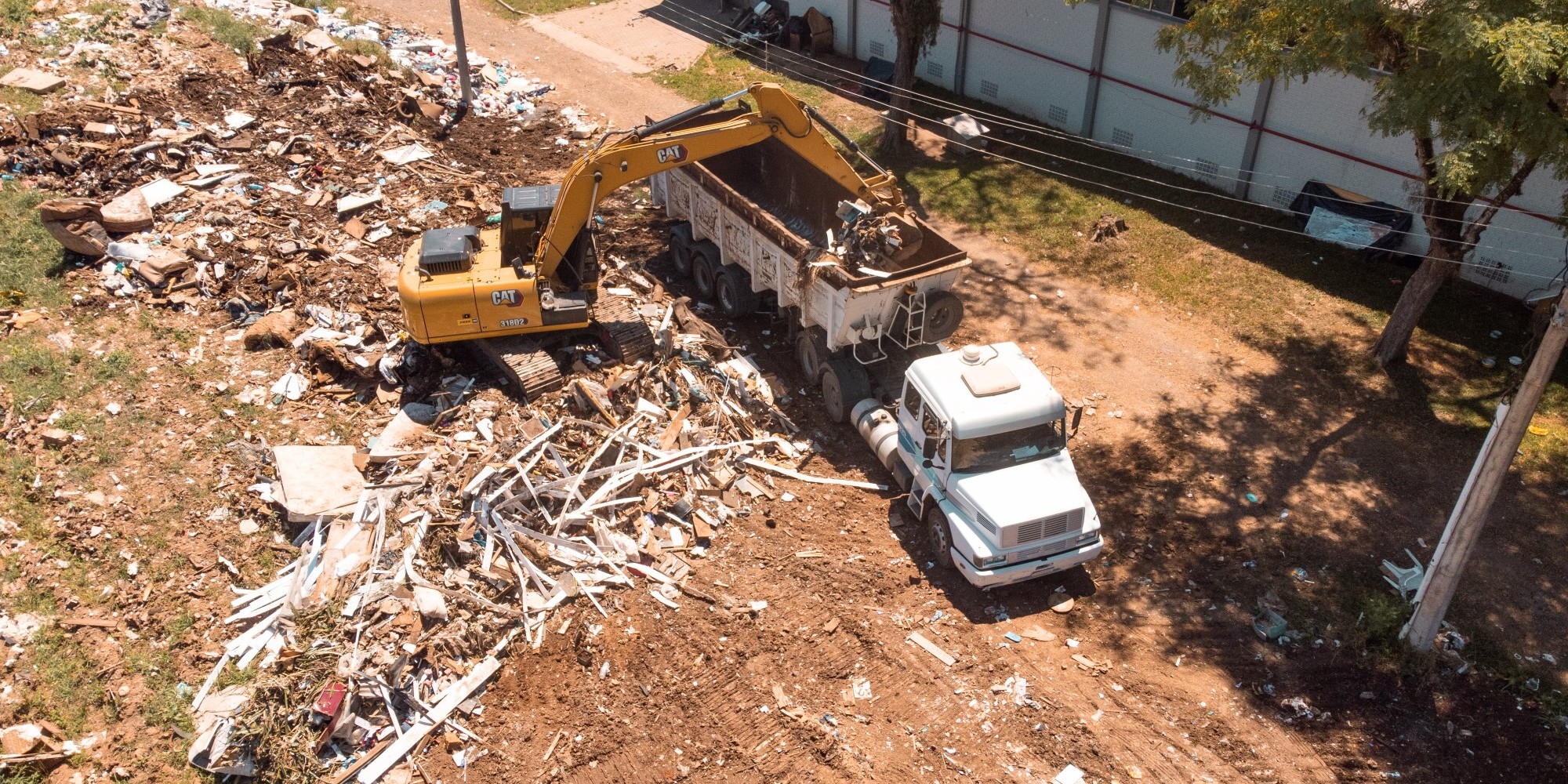 Estado faz a remoção de entulhos gerados pelas enchentes