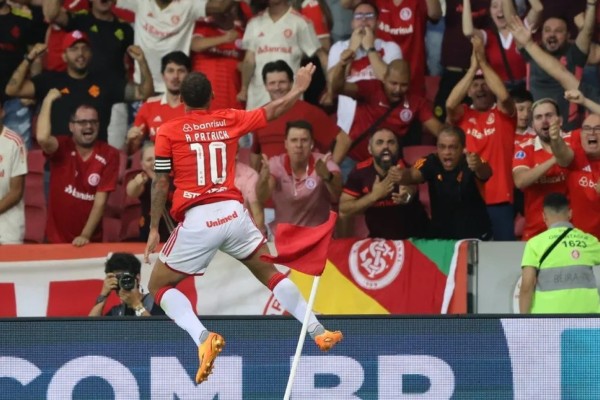 Inter perde pênalti, é vaiado, mas vira sobre o CSA na Copa do Brasil