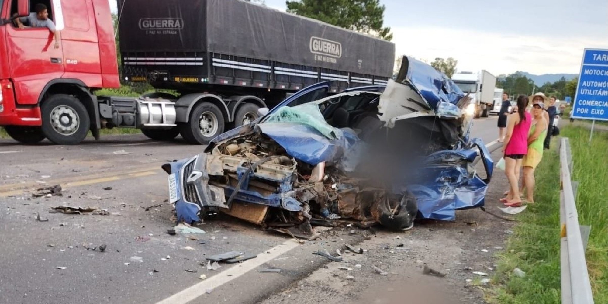 Grave acidente de trânsito deixa duas vítimas fatais