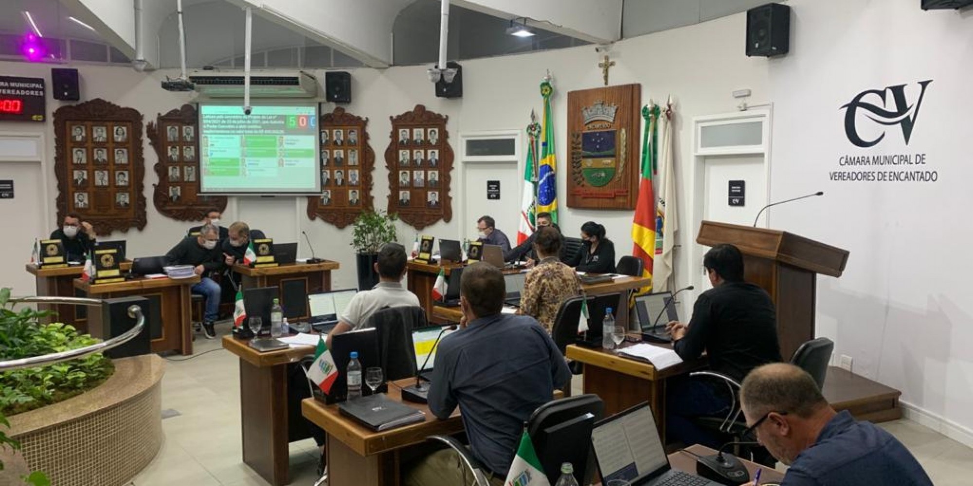 Sessão teve mais de quatro horas de duração 