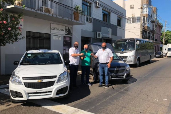Entrega foi feita pelo prefeito Amilton Fontana 