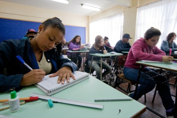 Objetivo de elaborar uma solução coletiva e colaborativa sobre a retomada presencial das atividades de ensino